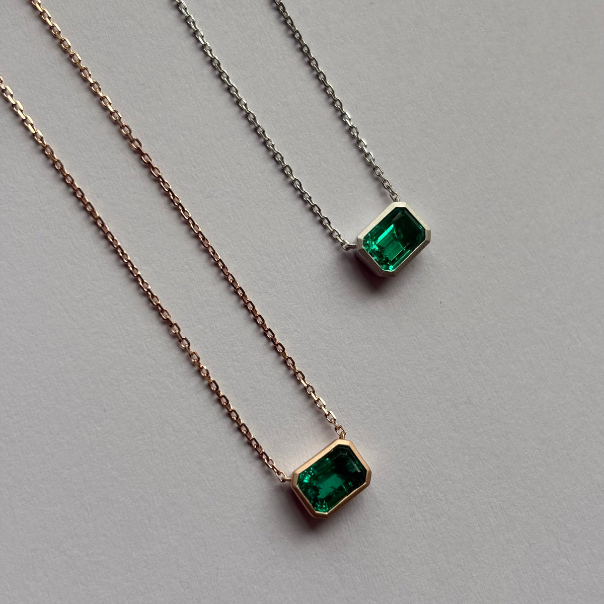 EMERALD BEZEL NECKLACE